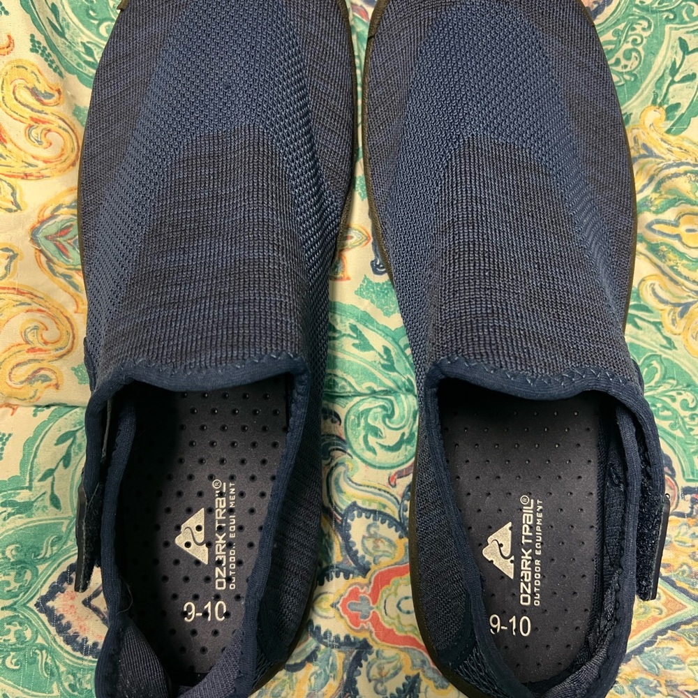 Ozark Trail Men’s Water Shoes Size 9/10
